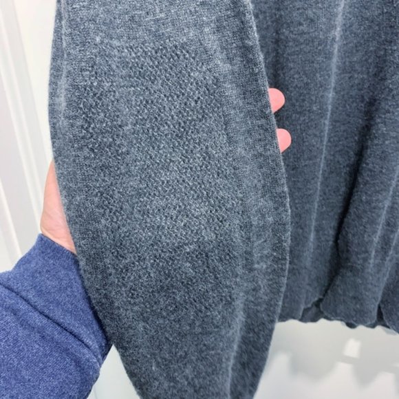 Robert Graham  V-Neck Wool-Modal-Cashmere Sweater - Size L - Picture 3 of 8